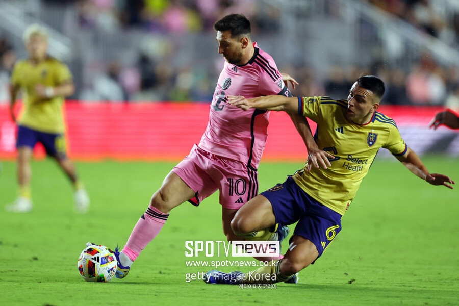 ▲ 인터 마이애미는 FC 바르셀로나 커넥션 비중이 더 늘었다. 지난해 리오넬 메시를 시작으로 세르히오 부스케츠, 조르디 알바를 영입했던 인터 마이애미는 루이스 수아레스와도 계약하며 바르셀로나 출신이 4명이 됐다. 개막전에도 이들은 함께 호흡을 맞추며 인터 마이애미 승리를 이끌었다.