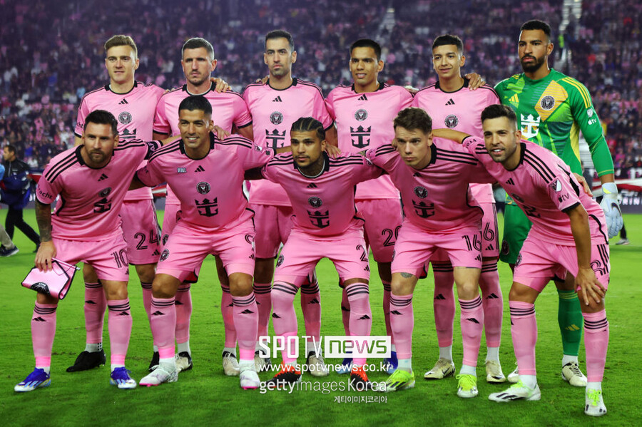 ▲ 인터 마이애미는 FC 바르셀로나 커넥션 비중이 더 늘었다. 지난해 리오넬 메시를 시작으로 세르히오 부스케츠, 조르디 알바를 영입했던 인터 마이애미는 루이스 수아레스와도 계약하며 바르셀로나 출신이 4명이 됐다. 개막전에도 이들은 함께 호흡을 맞추며 인터 마이애미 승리를 이끌었다.