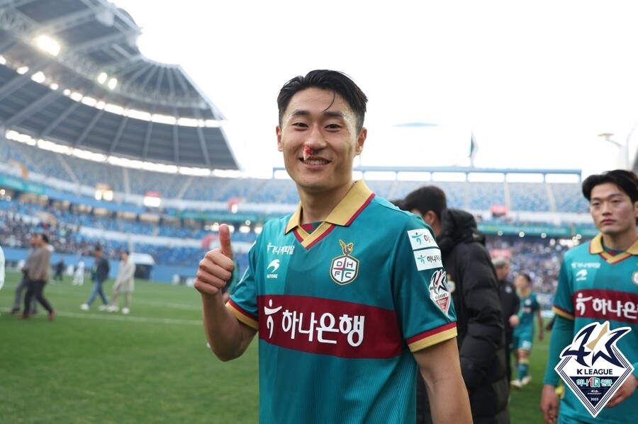 ▲ 폴란드 1부리그 MKS 푸슈차 니에포워미체는 22일(한국시간) 구단 홈페이지를 통해 "이진현과 2025년 6월까지 1년 반의 계약을 체결했다"고 밝혔다. 구단은 이진현에게 등번호 6번을 배정했다.  ⓒ한국프로축구연맹