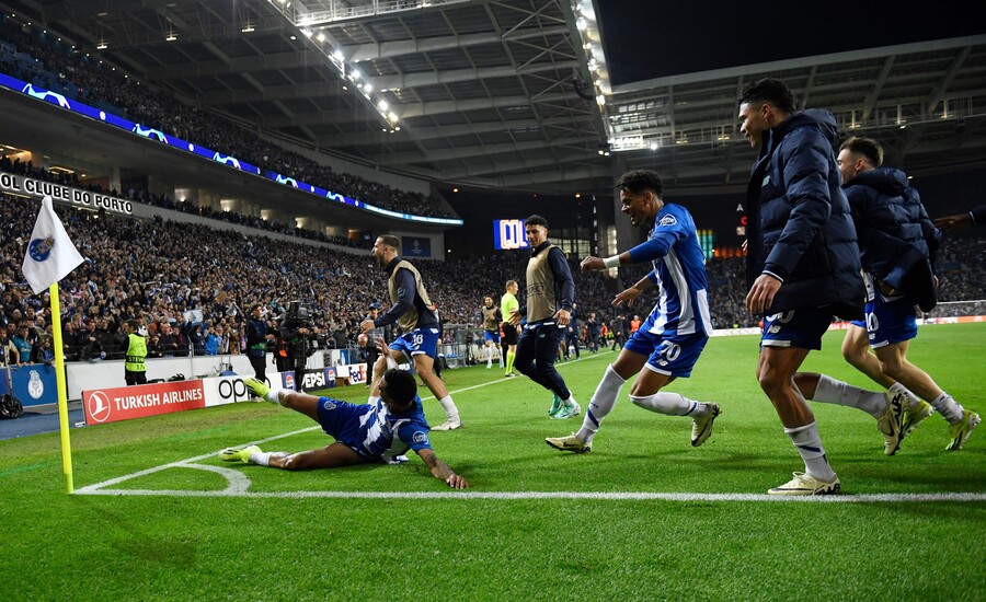 ▲ FC포르투의 갈레누에게 극장골을 내주며 UCL 16강 1차전을 0-1로 패한 아스널, 절망감이 보인다. ⓒ연합뉴스/AFP/AP/REUTERS