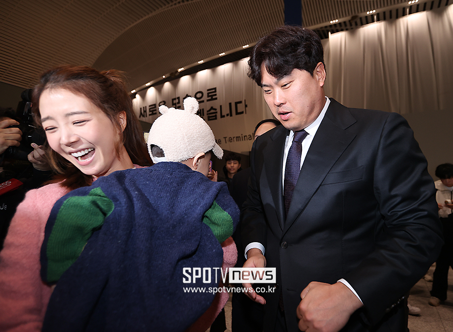 ▲ 류현진(오른쪽)과 아내인 배지현 아나운서. ⓒ곽혜미 기자