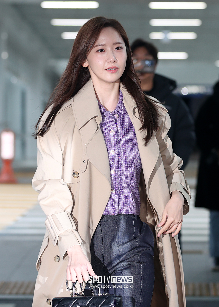 '융프로디테' 소녀시대 윤아, 꽃미모 돋보이는 공항패션