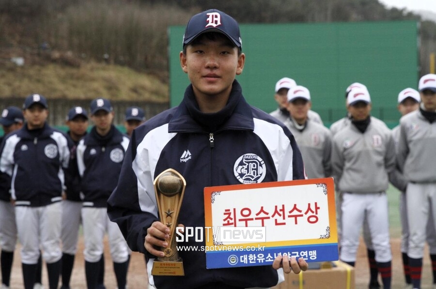 ▲2024 순창군수배 전국중학야구대회에서 김도훈이 최우수 선수로 선정됐다. ⓒ대한유소년야구연맹