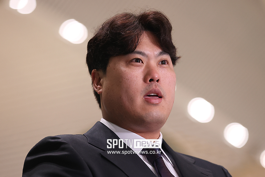 MLB 다년계약 거부, 힘 있을 때 한화 복귀…류현진에게 '의리남' 구로다의 향기가 난다