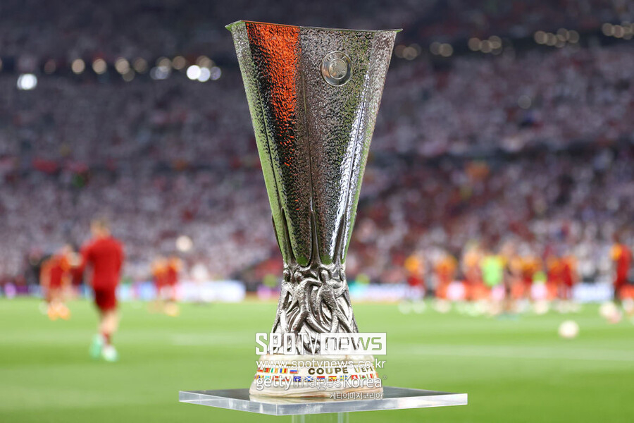 ▲ 유럽축구연맹(UEFA)은 23일 오후 8시(한국시간) 스위스 니옹의 UEFA 하우스에서 2023-24시즌 유로파리그 16강 대진 추첨식을 진행했다. 우승후보 리버풀은 스파르타 프라하를 만나고, 레버쿠젠은 카라바크를 상대해 나름 수월한 대진표를 받아들었다.