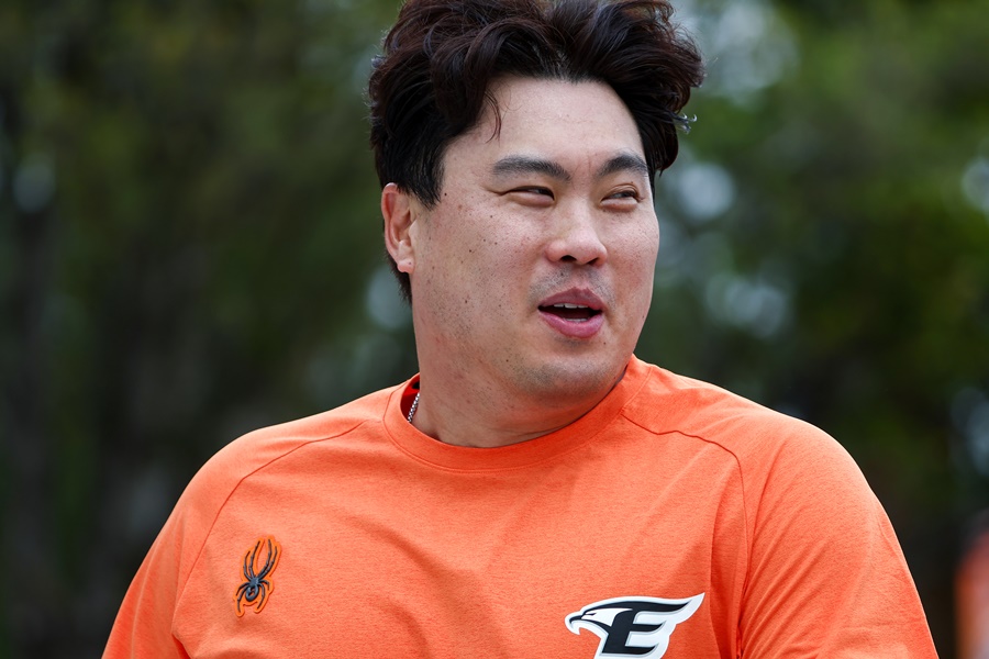 "개막전 괜찮은 상황" 17K 괴물 류현진의 위엄, 우승팀 LG 떤다…염경엽 엄살 아니다