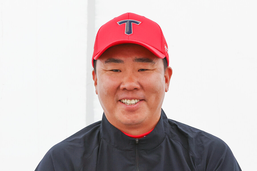 "초보 감독? 선수들 믿는다"…이범호의 KIA, '류현진 합류' 한화 돌풍 막을까