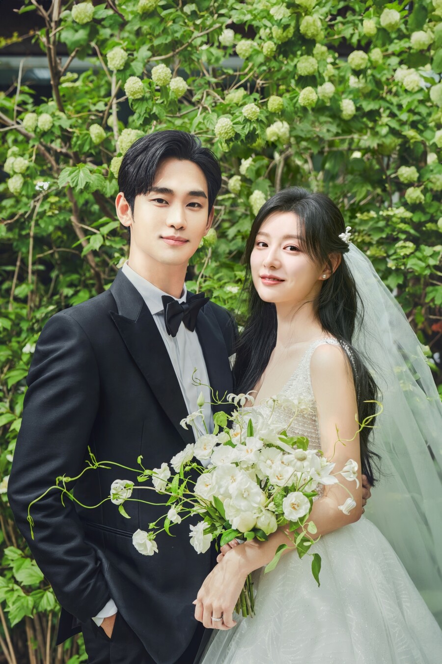 김수현♥김지원, 웨딩사진 입수…세기의 커플 탄생('눈물의 여왕')