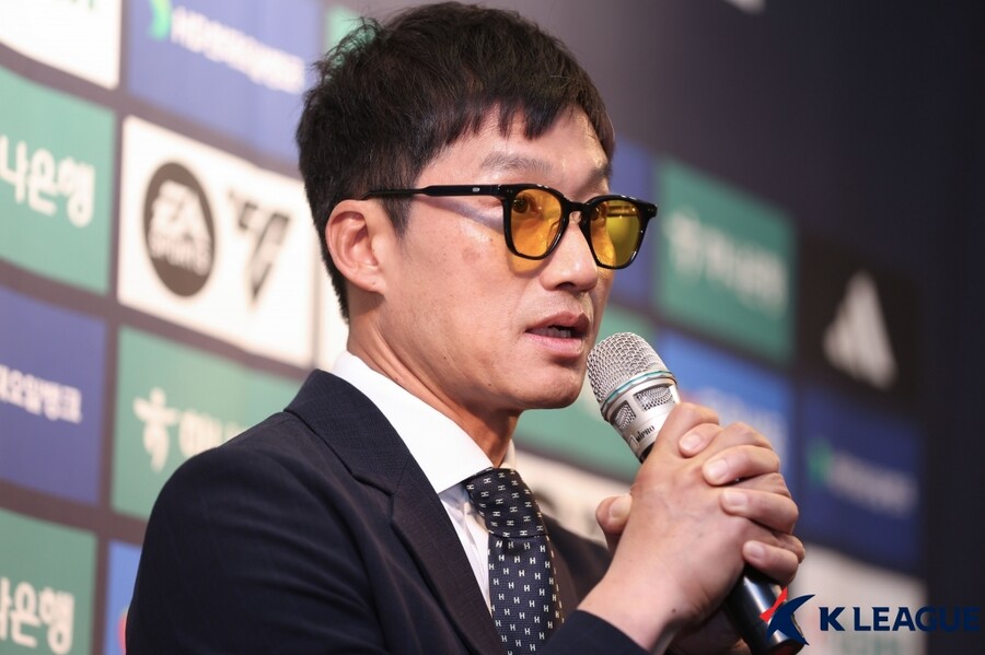 "커리어만 좋은 감독 데려오니까 이 모양" 이정효 작심발언