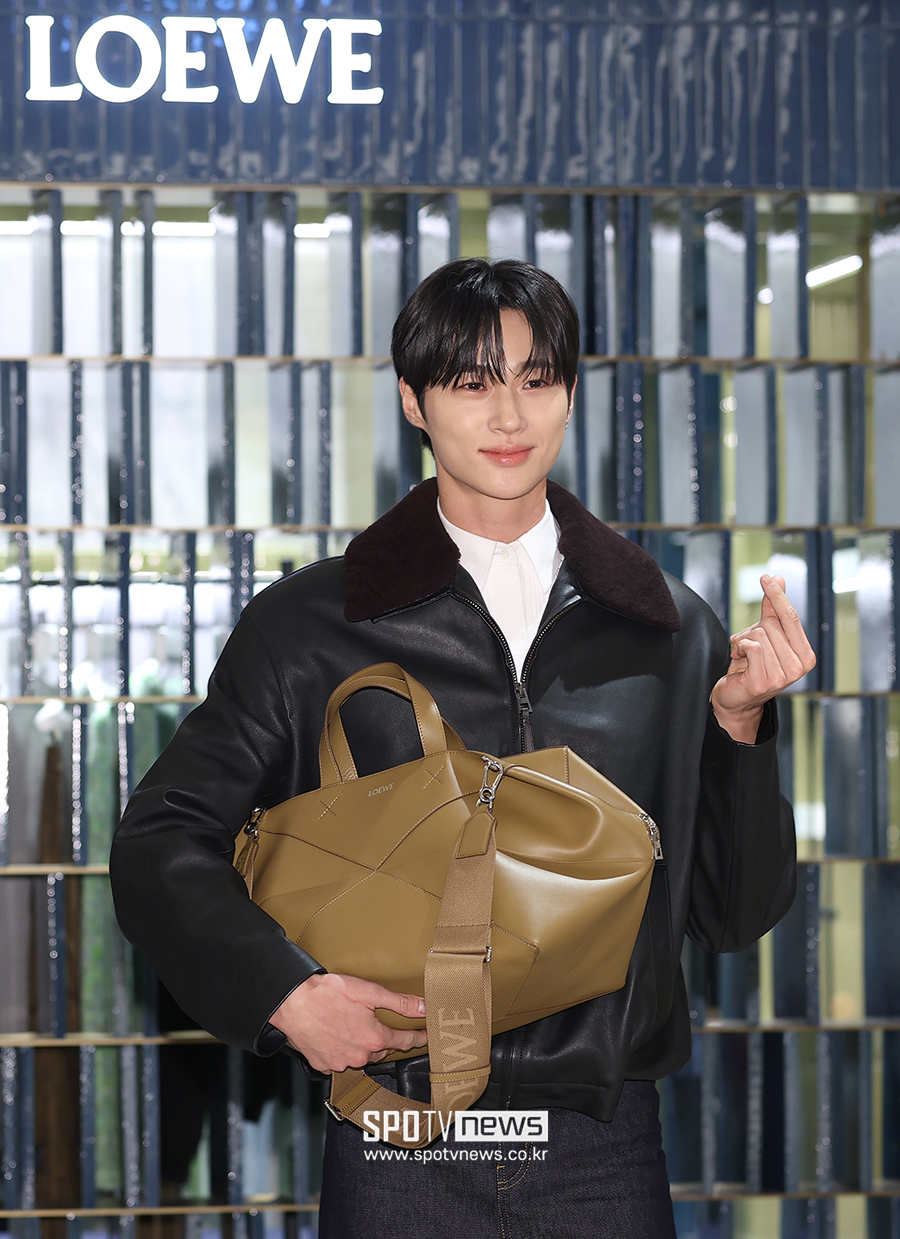 [포토S] 변우석, '가방도 힙하게'