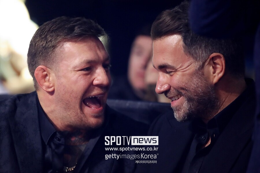 맥그리거 싸우게 하려면 돈 더 써라…세계적 복싱 프로모터, UFC 향해 쓴소리