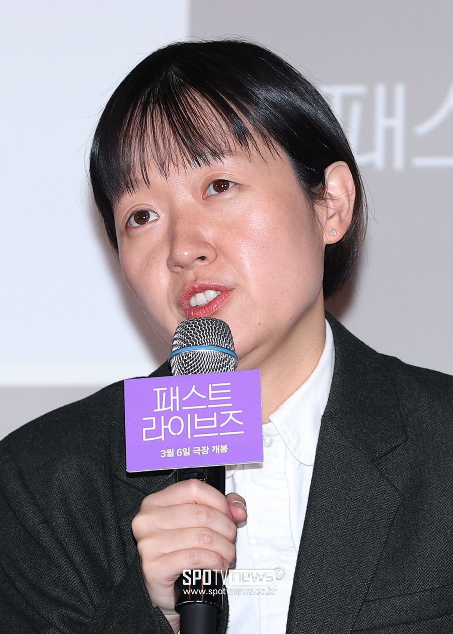 [포토S] 인사말 하는 셀린 송 감독