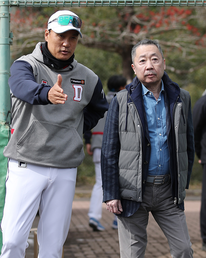 ▲ 이승엽 두산 베어스 감독(왼쪽)과 박정원 구단주 ⓒ 두산 베어스