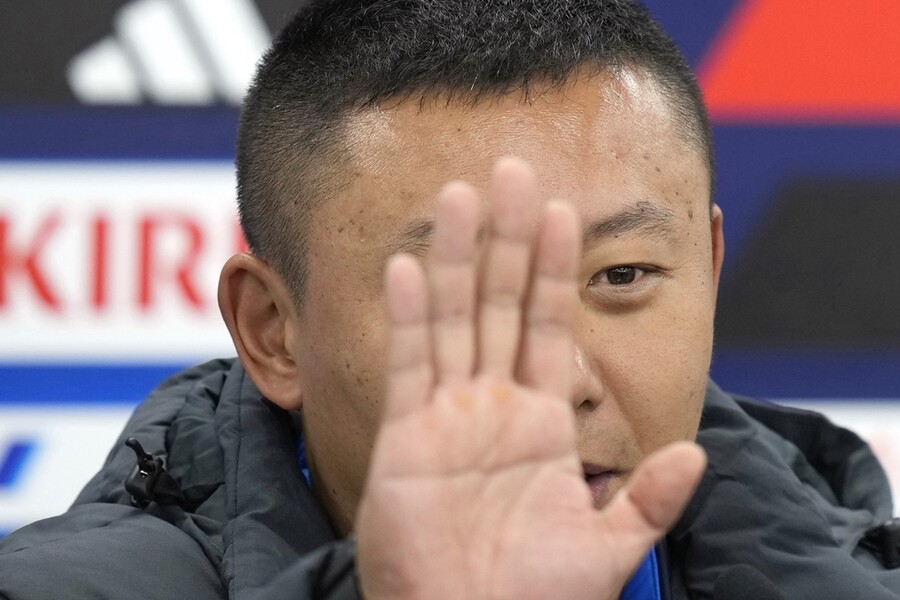 ▲ 북한 여자축구 대표팀 리유일 감독 ⓒ연합뉴스/AP