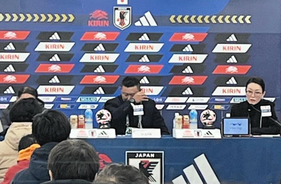 ▲ 북한 여자축구 대표팀 리유일 감독 ⓒ 일본 야후 캡쳐
