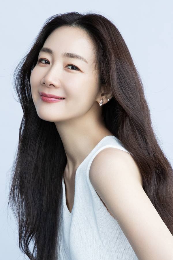 YG 떠난 최지우, 새 소속사 스튜디오산타클로스 전속계약[공식]
