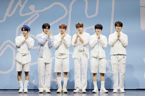 NCT 위시, 한일 선주문 37만장 돌파…막내팀 힘찬 비상은 이제 시작