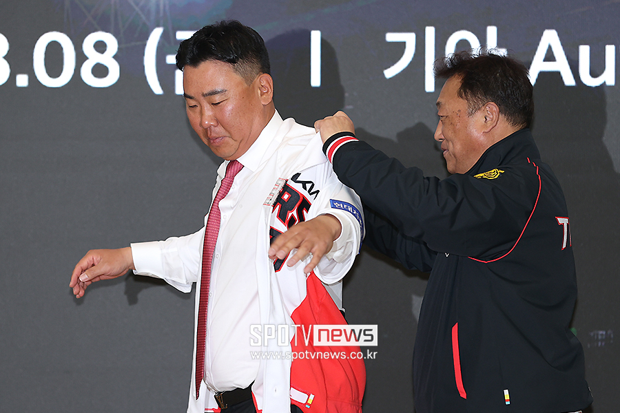 ▲ 이범호 감독 최준영 대표 ⓒ곽혜미 기자