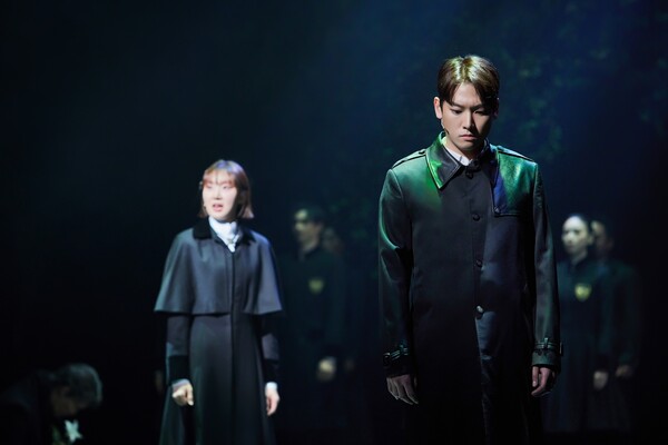 ▲ 지난 9일 서울 서초동 예술의전당 CJ토월극장에서 상연된 뮤지컬 ‘다윈 영의 악의 기원’ 첫 공연을 성공적으로 마친 인성. 제공|서울예술단