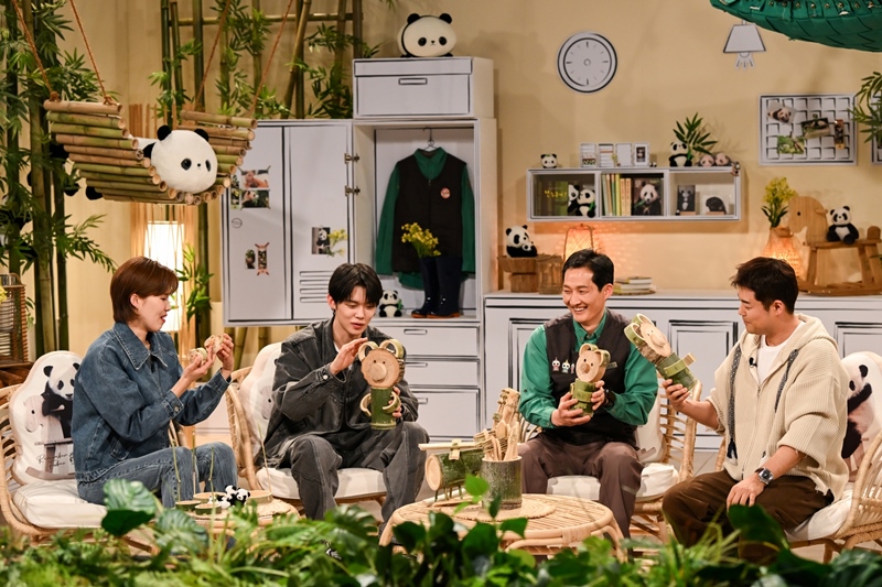 '푸바오와 할부지', 시즌2로 컴백…"푸바오 中 다큐 제작 협의 중"