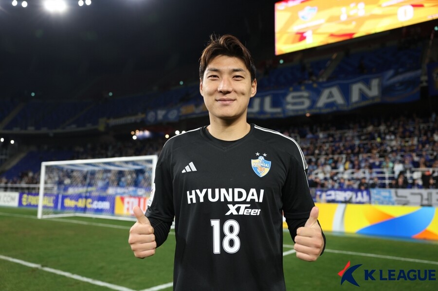 ▲ 주민규는 12일 울산문수경기장에서 열렸던 아시아축구연맹(AFC) 챔피언스리그(ACL) 16강 2차전 이후 인터뷰에서 대표팀 발탁 소감을 말했다. 포기하고 좌절했던 순간이 있었지만 꺾이지 않았고 33세 대표팀 최고령 첫 발탁으로 꿈을 이루게 됐다  ⓒ한국프로축구연맹