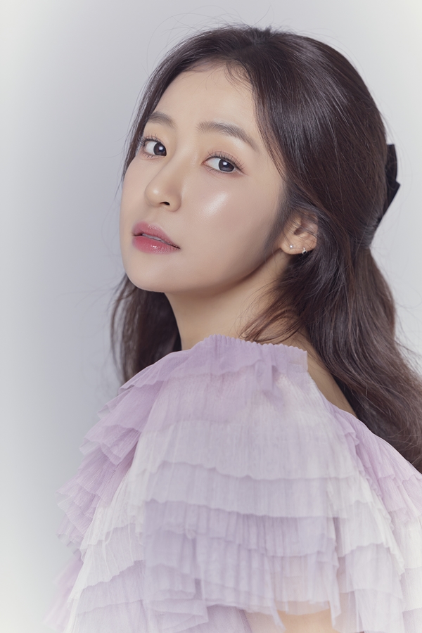 ▲ 새 소속사에서 가수 뿐 아니라 다양한 분야에서 활동을 예고한 홍자. 제공|토탈셋