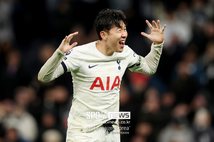 황희찬 굿바이…손흥민 후계자로 토트넘에서 뛸 듯, EPL 역대 최다골 시어러 "엄청난 재능" → 포스테코글루 감독도 "사적인 자리에서 극찬", 대체 누구?