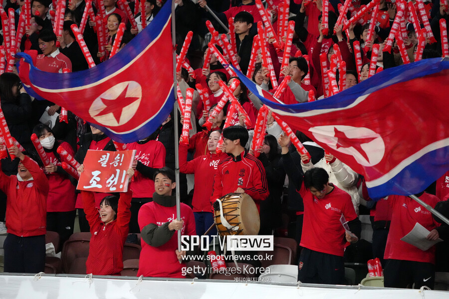 ▲ 북한 축구대표팀 응원단.