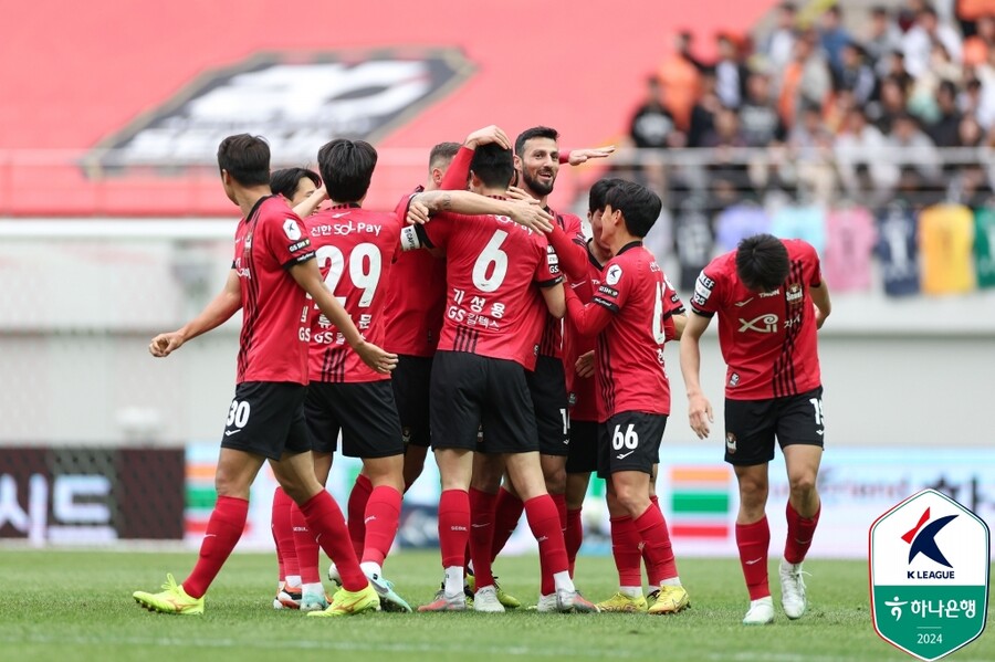 [현장 REVIEW] '제라드처럼' 기성용 원더골…서울 제주 2-0 격파 '기동볼 첫 승'