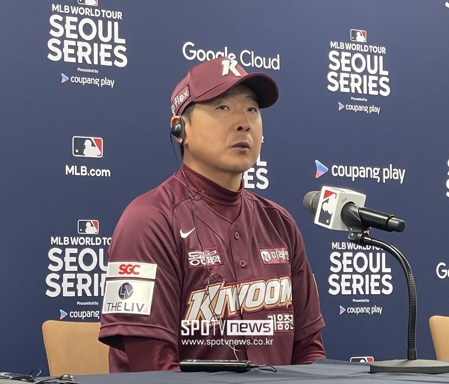 ▲ 키움 홍원기 감독이 17일 LA 다저스와 2024 메이저리그 월드투어 서울 시리즈 스페셜 매치를 마친 소감을 밝히고 있다. ⓒ 신원철 기자