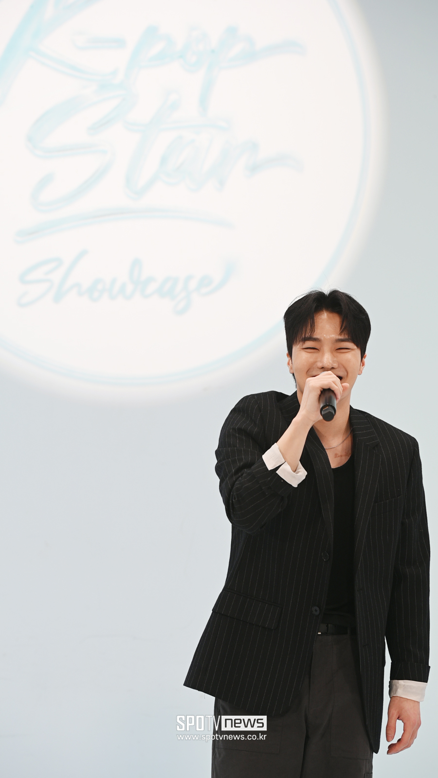 [포토]렉스 '코리아넷, 케이팝 스타 쇼케이스 MC 잘 어울리죠?'