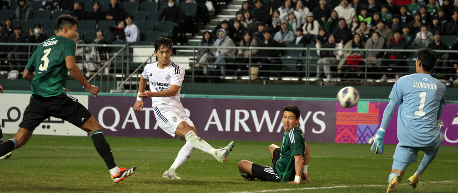 ▲ 전북 현대는 아시아 축구연맹 챔피언스리그 8강에서도 울산 HD를 넘지 못해 탈락했다. ⓒ연합뉴스