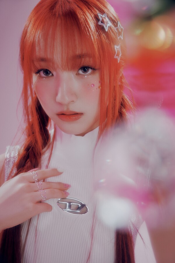 ▲ 유니스 첫 미니앨범 '위 유니스' 스토리 버전의 방윤하 콘셉트 사진. 제공|F&F엔터테인먼트