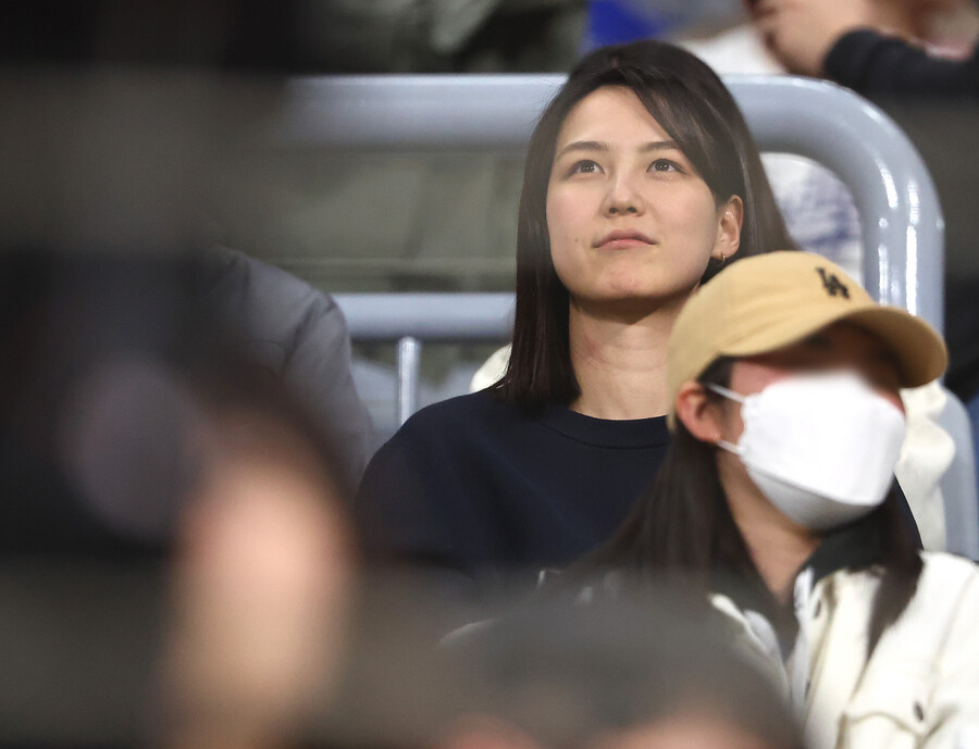 ▲ LA 다저스 오타니 쇼헤이의 아내가 경기를 관전하고 있다. ⓒ연합뉴스