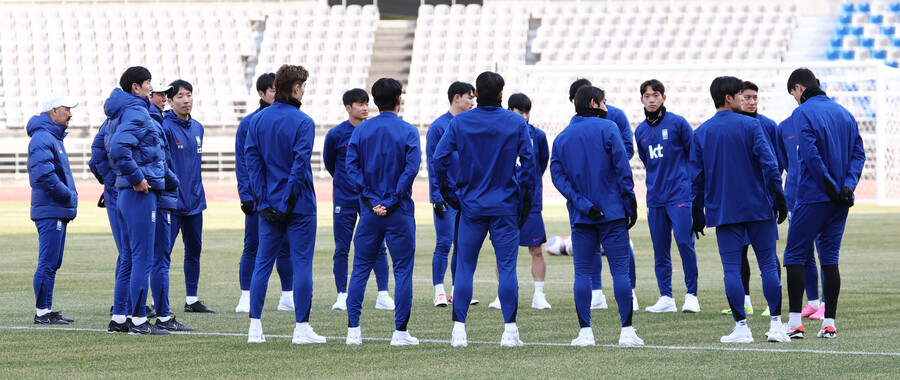 ▲ 황선홍 축구대표팀 감독은 태국과의 첫 경기를 앞두고 선수들과 면담을 통해 분위기를 읽고 대응하겠다는 뜻을 밝혔다. ⓒ연합뉴스