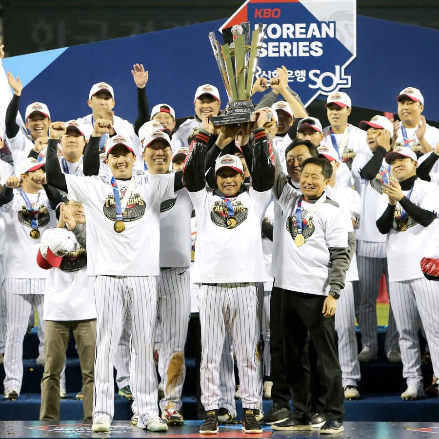LG 우승 기운 이어간다…개막전부터 4월 7일까지 챔피언 팝업 전시