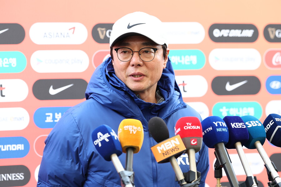 ▲ 황선홍 축구대표팀 감독은 태국과의 첫 경기를 앞두고 선수들과 면담을 통해 분위기를 읽고 대응하겠다는 뜻을 밝혔다. ⓒ연합뉴스
