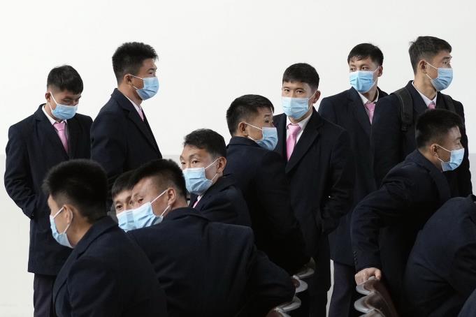 ▲ 북한 남자축구대표팀이 중국 베이징을 거쳐 일본 도쿄에 입성했다. 이들은 오는 21일 신국립경기장에서 일본과 2026 북중미 월드컵 아시아 2차 예선 3차전을 갖는다. 26일에는 평양 김일성 경기장에서 4차전으로 만난다.  ⓒ연합뉴스