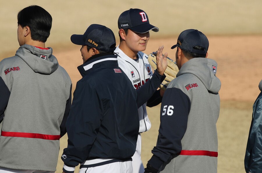 ▲ 괴물 신인의 등장인가. 두산 베어스 신인 투수 김택연이 KBO 리그 데뷔전도 치르기 전에 주목을 받고 있다. ⓒ두산 베어스