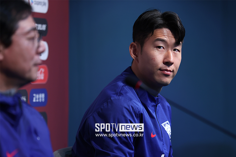 ▲ 손흥민은 20일 오후 서울월드컵경기장에서 열린 태국과 국제축구연맹(FIFA) 2026 북중미 월드컵 아시아지역 2차 예선 3차전을 앞둔 사전 기자회견에 참석했다. 이날 기자회견장에는 황선홍 임시 감독도 함께 자리했다. ⓒ곽혜미 기자