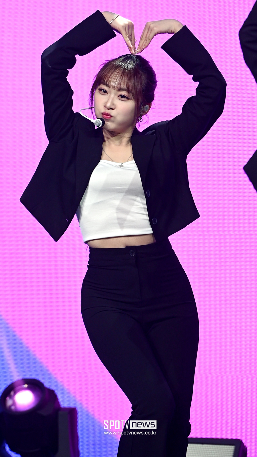 [포토]아일리원 리리카 '큰 하트 작은 하트 다 사랑스러워'
