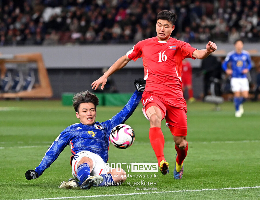 북한, 통한의 동점골 취소 → VAR 없어 항의만…일본, 전반 2분 골로 1-0 승리 '이제 평양 원정 간다'