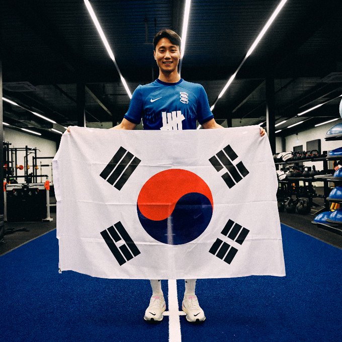 ▲ 챔피언십(2부리그)지만 잉글랜드 축구를 경험하고 있다. 겨울에 합류했지만 출전 시간을 꽤 확보하며 좋은 경기력을 이어가고 있다. 태국전이 끝난 후 백승호에게 이를 묻자 “목표로 했던 여러가지 일을 조금씩 이루고 있는 것 같다. 간절했던 만큼 버밍엄에서 좋은 모습을 보이고 싶다. 새로운 축구를 배우고 있다. 더 발전하는 모습을 보이고 싶다”라고 답했다