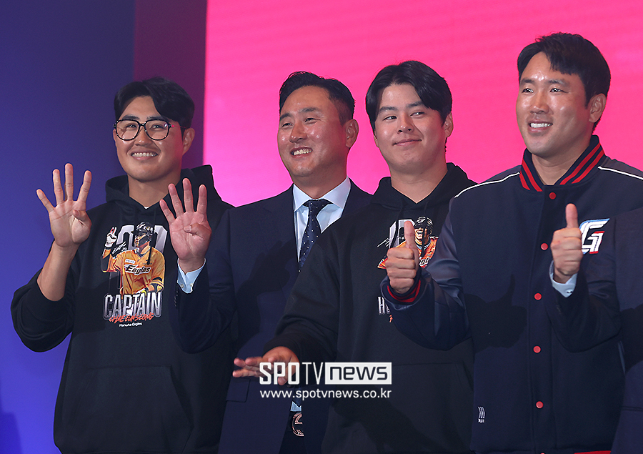 ▲ 22일 KBO 개막 미디어데이. 왼쪽부터 한화 주장 채은성과 최원호 감독, 노시환. ⓒ곽혜미 기자