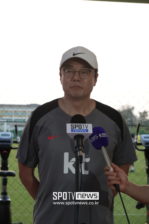 ▲ 황선홍 축구대표팀 임시 감독.