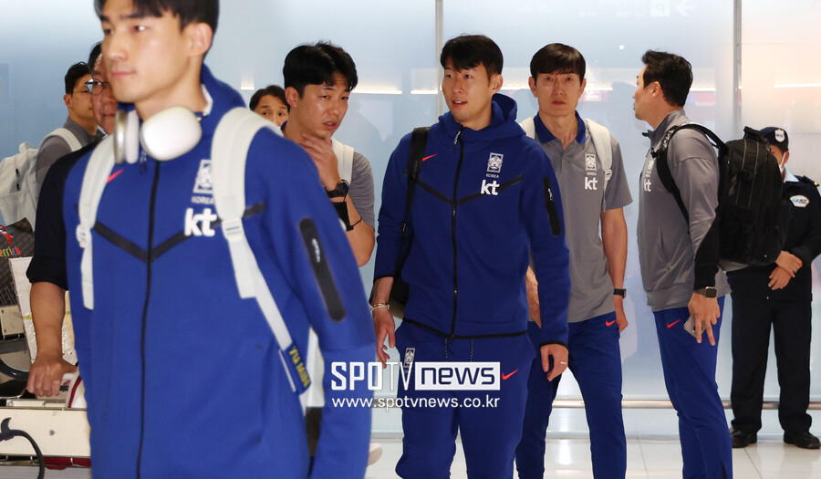 ▲ 축구대표팀의 인천국제공항 출국이나 태국 방콕 수완나품 국제공항 입국 시에는 늘 팬들이 기다리고 있는 풍경이 만들어진다. ⓒ연합뉴스