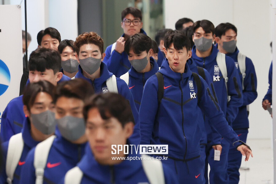 ▲ 축구대표팀의 인천국제공항 출국이나 태국 방콕 수완나품 국제공항 입국 시에는 늘 팬들이 기다리고 있는 풍경이 만들어진다. ⓒ연합뉴스