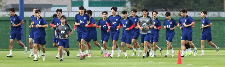 ▲ 형들에게 섞여 열심히 뛰는 정호연, 축구대표팀의 일원으로 자리 잡고 있다. ⓒ연합뉴스