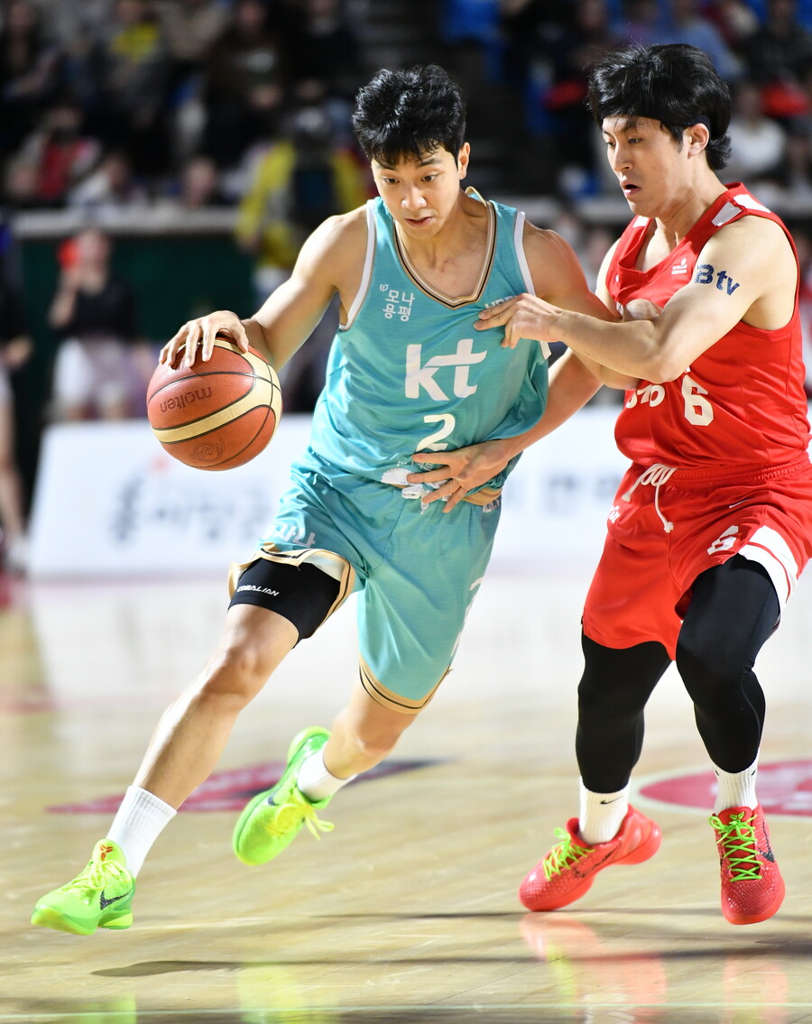 ▲ 패리스 배스와 허훈의 활약으로 KT가 승리했다. ⓒKBL
