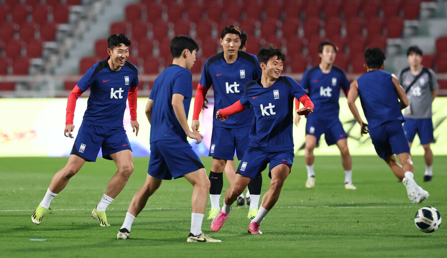▲ 태국 방콕의 라자망갈라 국립 경기장에서 훈련하는 축구대표팀. ⓒ연합뉴스
